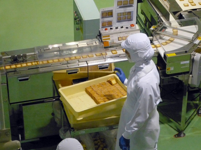 ecommerce-SEILLANS-min_japan_sapporo_chocolate_factory_label_packaging_cookie_machine_operator-961505